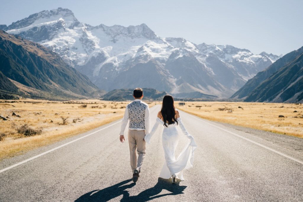 Timeless Beauty: Michelle’s Minimalist Gown in a Stunning Setting