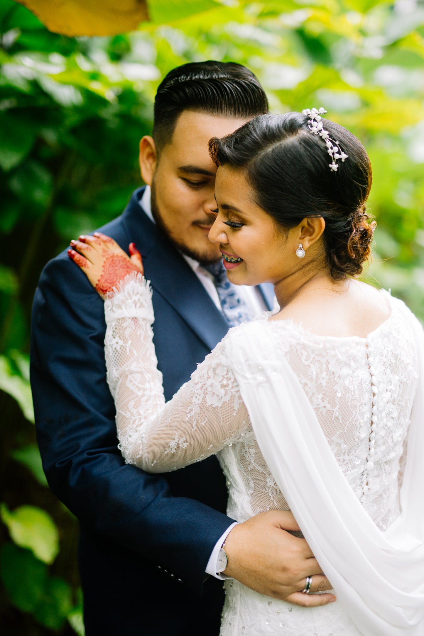 Bride Fasha - Sleeves Chantilly Lace Sheath Wedding Dress