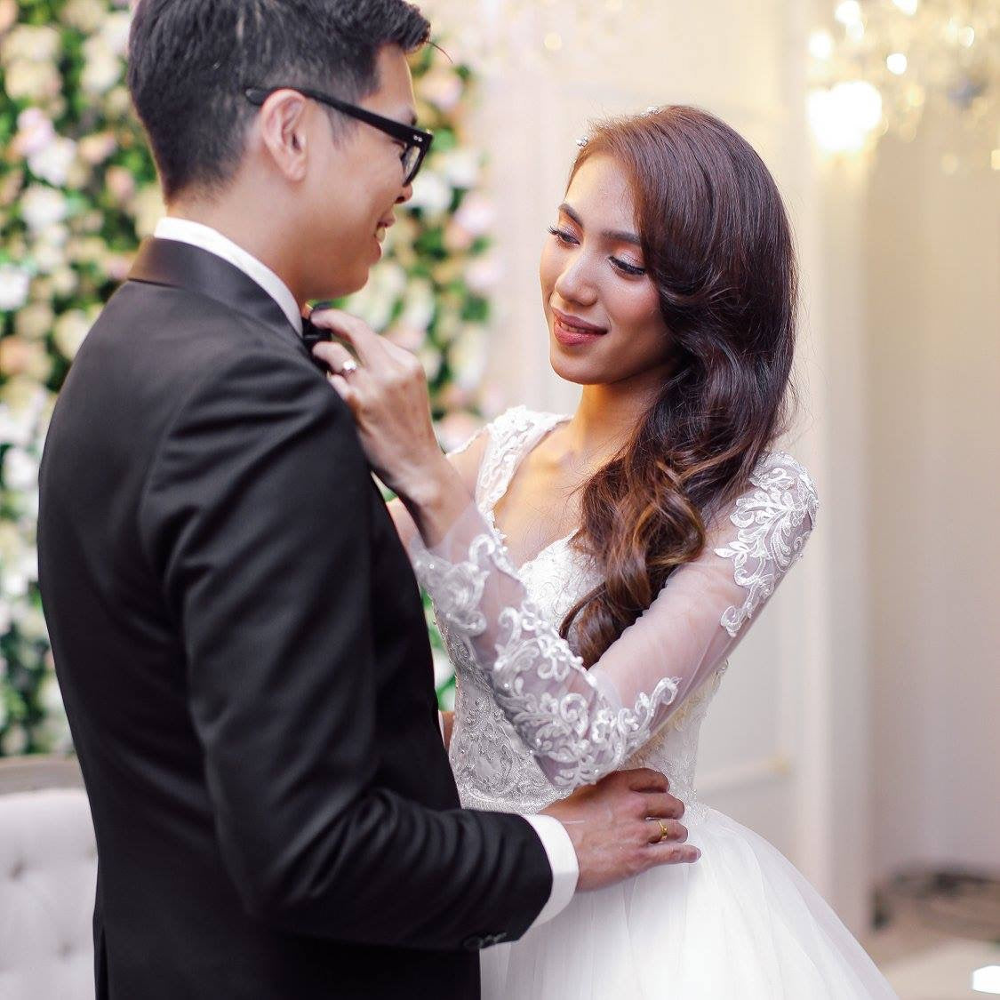 dentelle bridal wedding dress