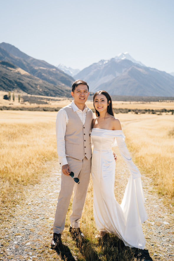 Timeless Beauty: Michelle’s Minimalist Gown in a Stunning Setting