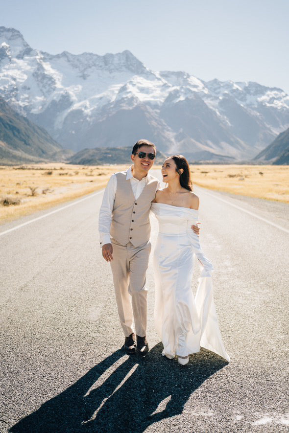 Timeless Beauty: Michelle’s Minimalist Gown in a Stunning Setting