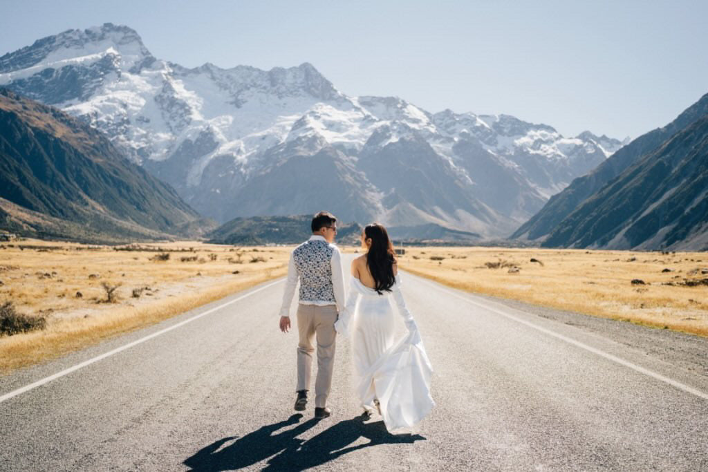 Timeless Beauty: Michelle’s Minimalist Gown in a Stunning Setting