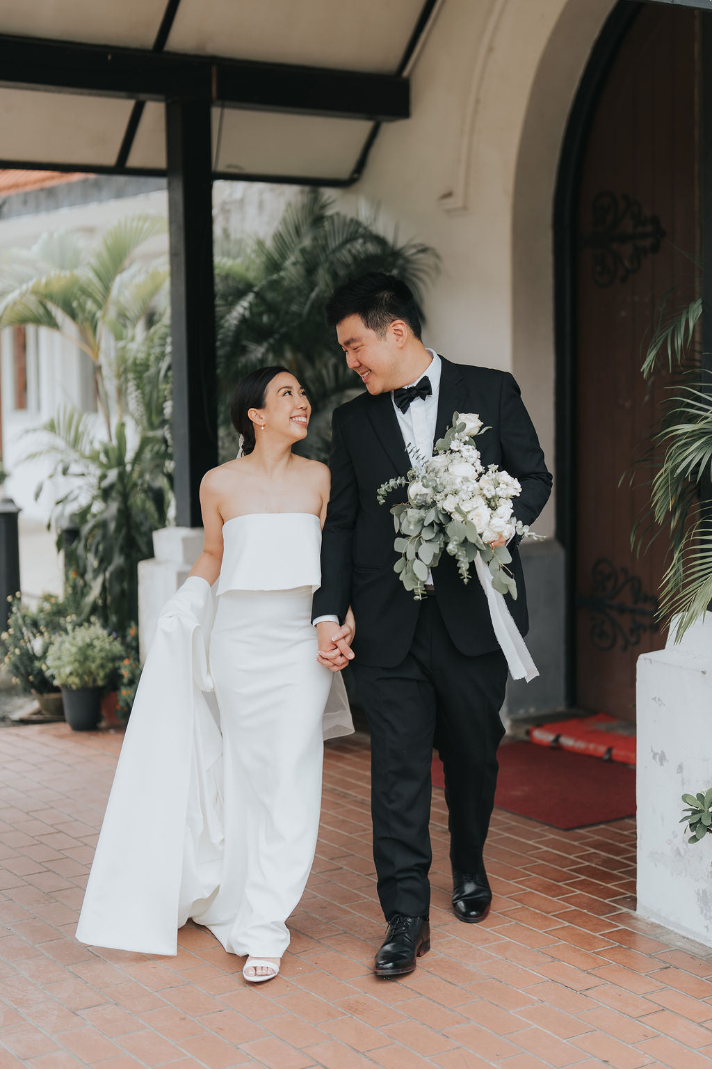 A Dream Realized: Stephanie's Wedding Dress and the Art of Simple Elegance