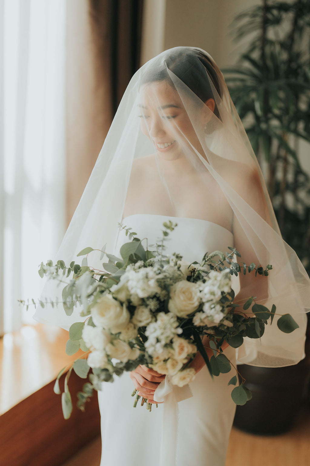 A Dream Realized: Stephanie's Wedding Dress and the Art of Simple Elegance