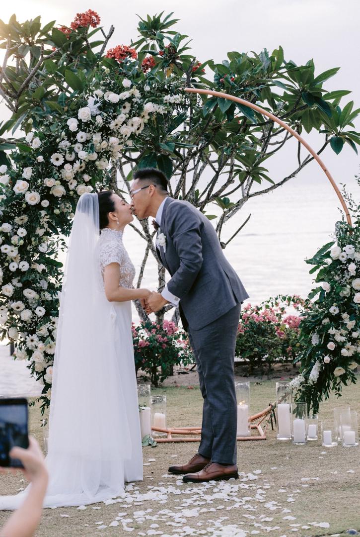 From Wedding Aisle to Everyday Style: Onna's Stunning Two-Piece Look