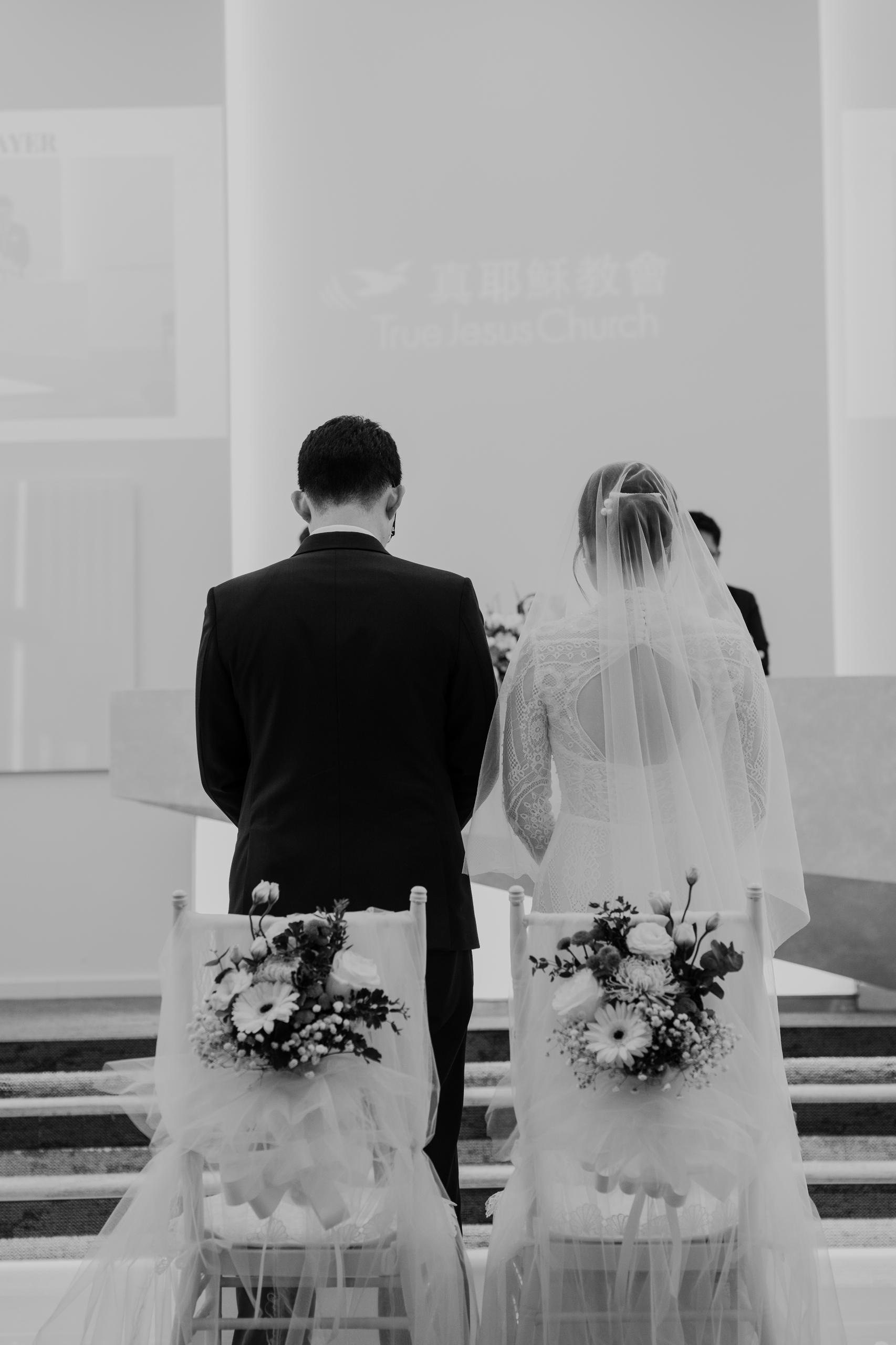 Elegant sheer back lace mermaid bridal gown
