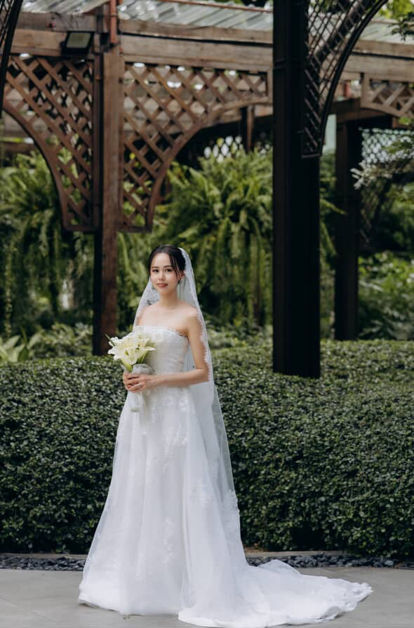 Bride Way Men – Classic Lace Bridal Gown with Versatile Silhouette