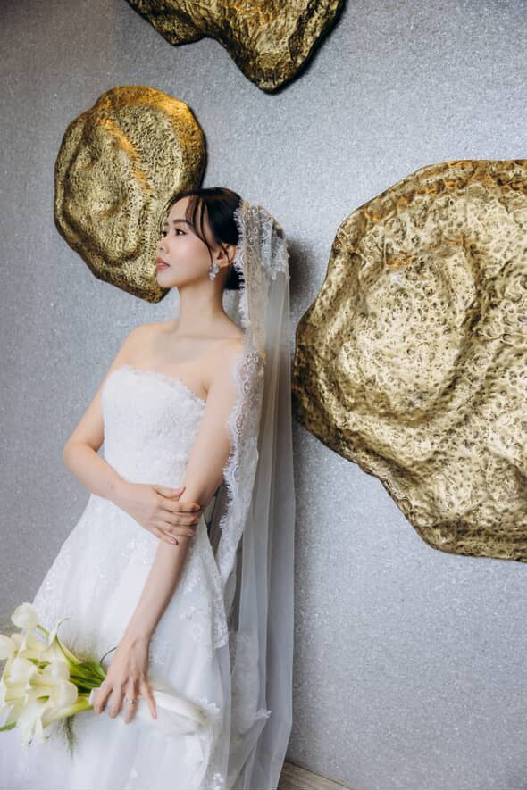 Bride Way Men – Classic Lace Bridal Gown with Versatile Silhouette