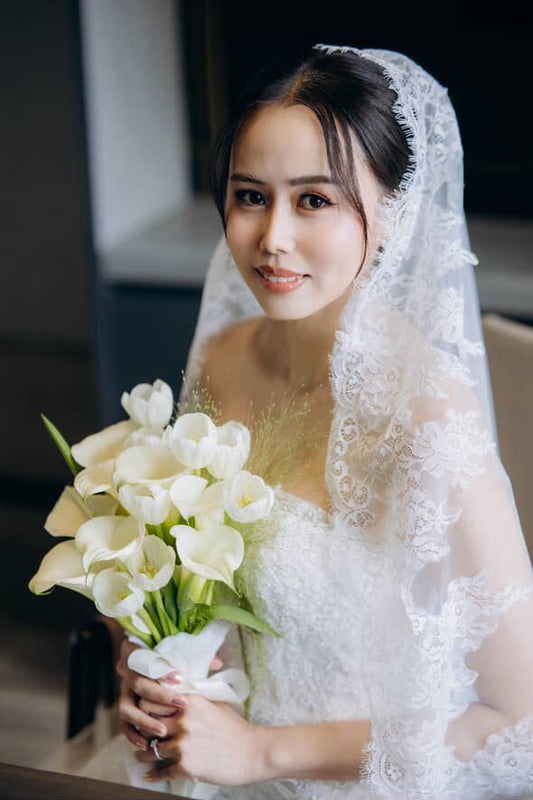 Bride Way Men – Classic Lace Bridal Gown with Versatile Silhouette