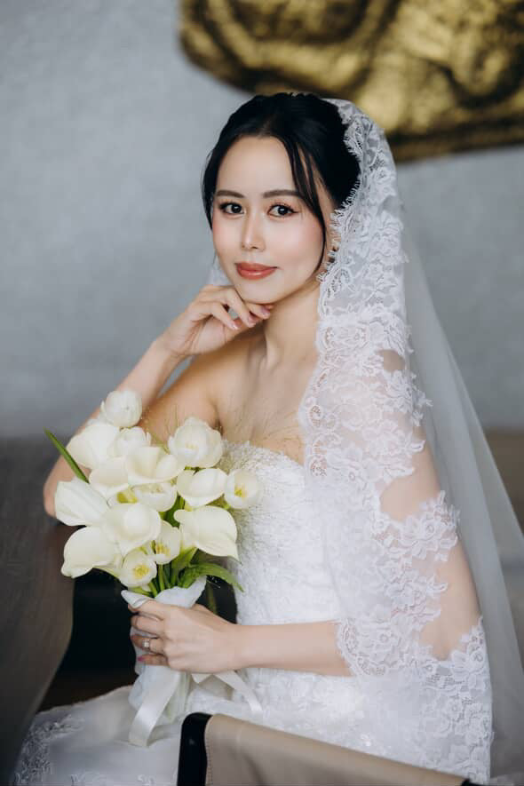 Bride Way Men – Classic Lace Bridal Gown with Versatile Silhouette