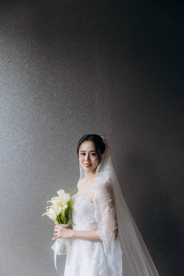 Bride Way Men – Classic Lace Bridal Gown with Versatile Silhouette