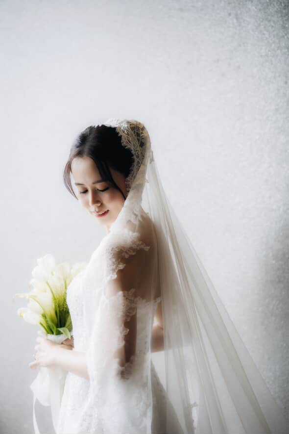 Bride Way Men – Classic Lace Bridal Gown with Versatile Silhouette