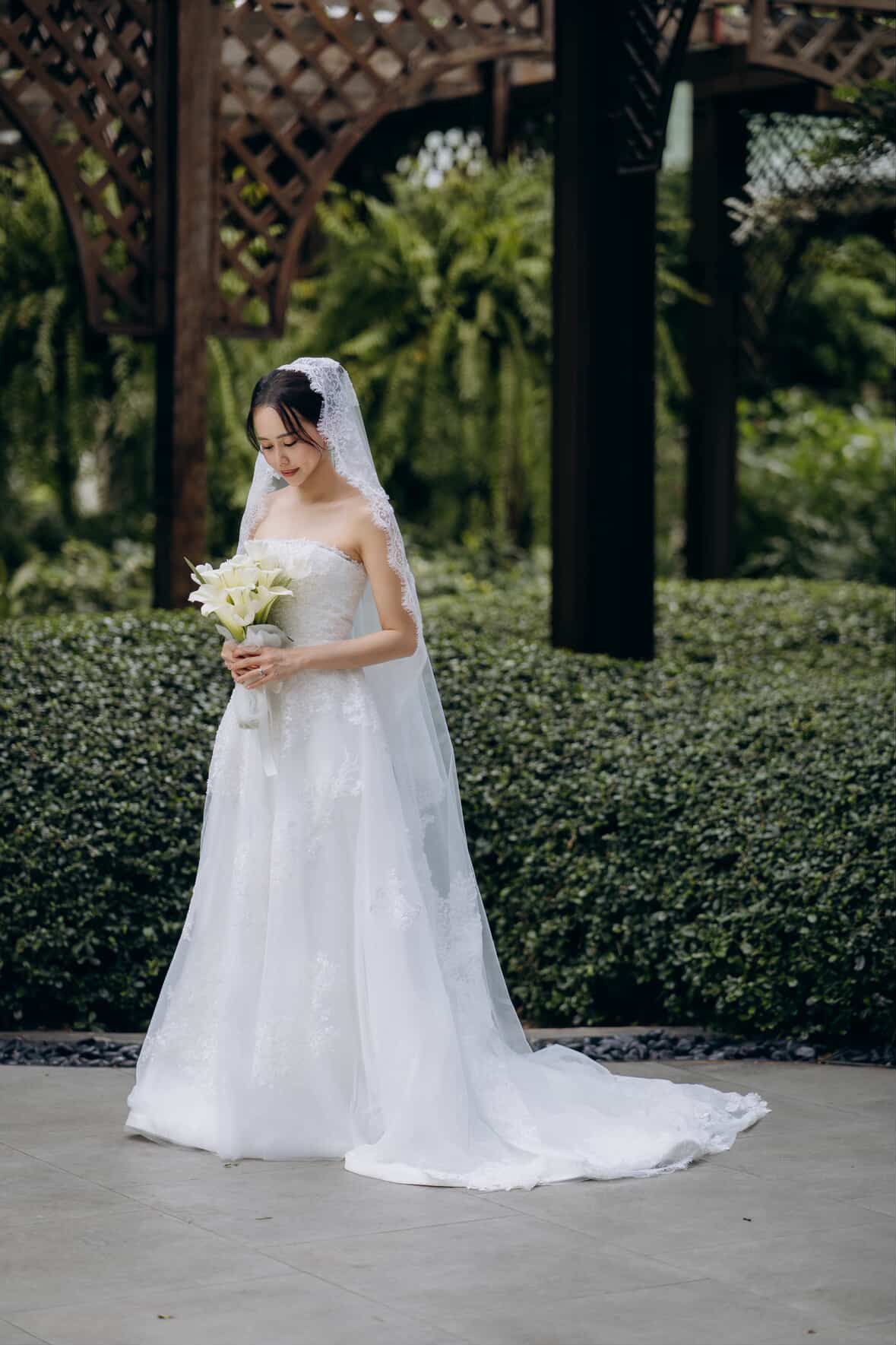 Bride Way Men – Classic Lace Bridal Gown with Versatile Silhouette