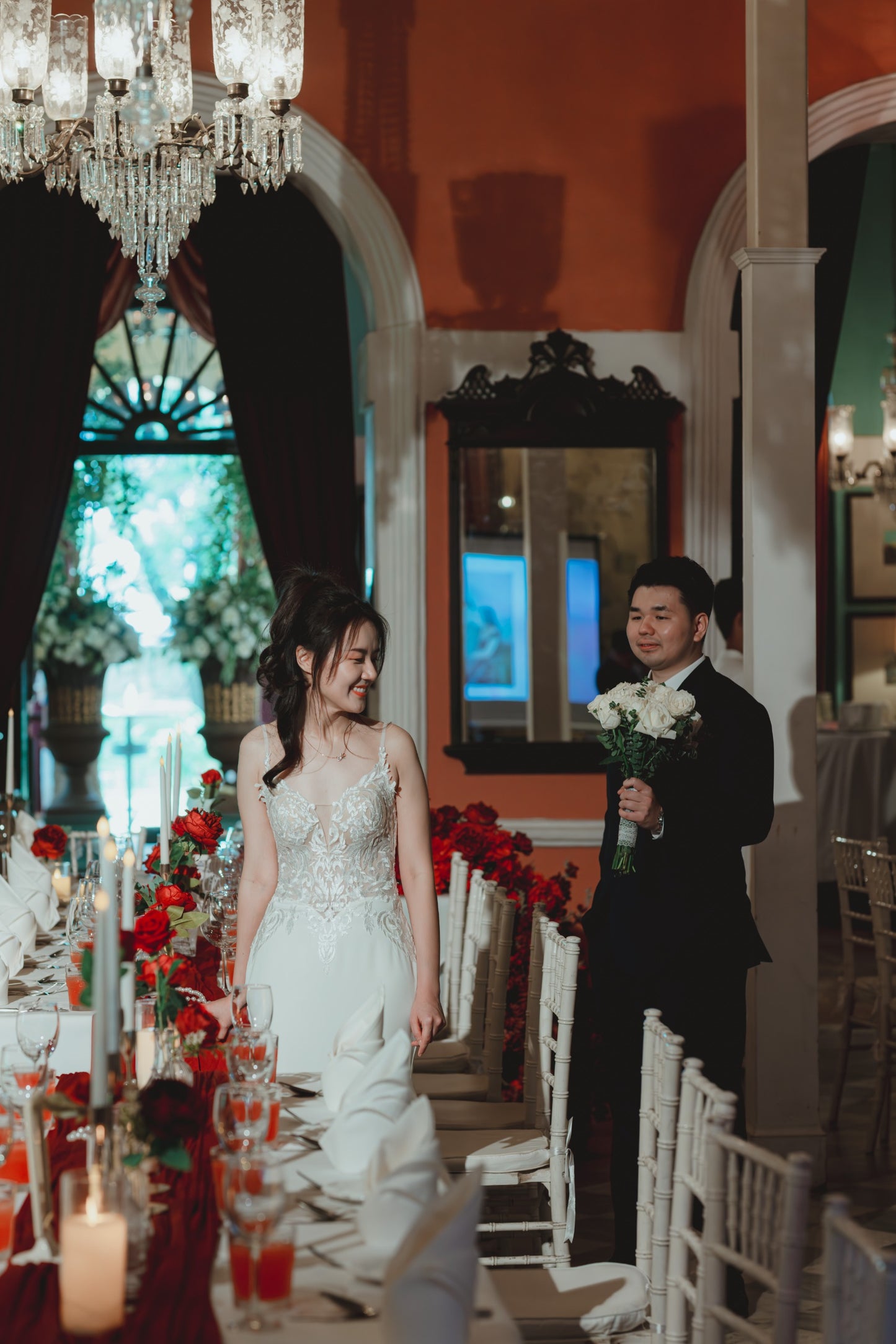 Bride Wei Hui’s Elegant Baroque Lace Wedding Gown