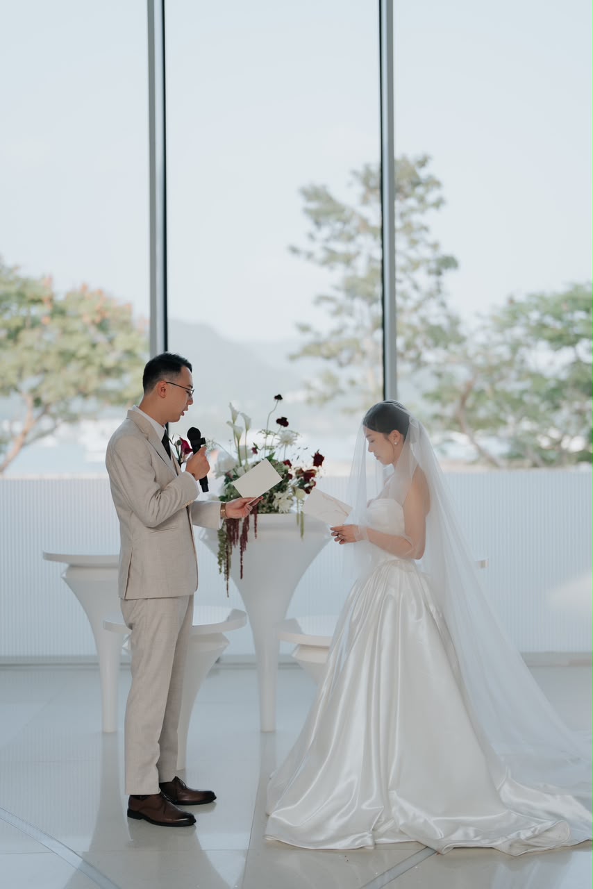 Bride Shirley - 2 in 1 Dress in Detachable Long Sleeves top on a Strapless Ball Gown Basque Waist
