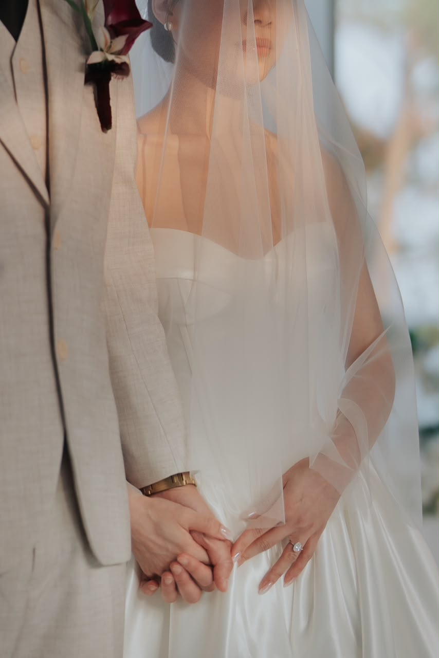 Bride Shirley - 2 in 1 Dress in Detachable Long Sleeves top on a Strapless Ball Gown Basque Waist